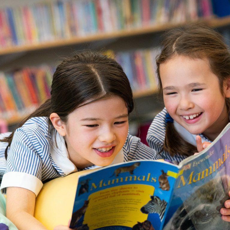 girls reading